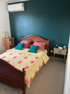 Chambre zen chez Laurence avec vue sur la montagne